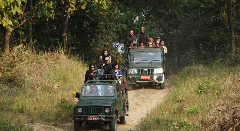 chitwan safari jeep